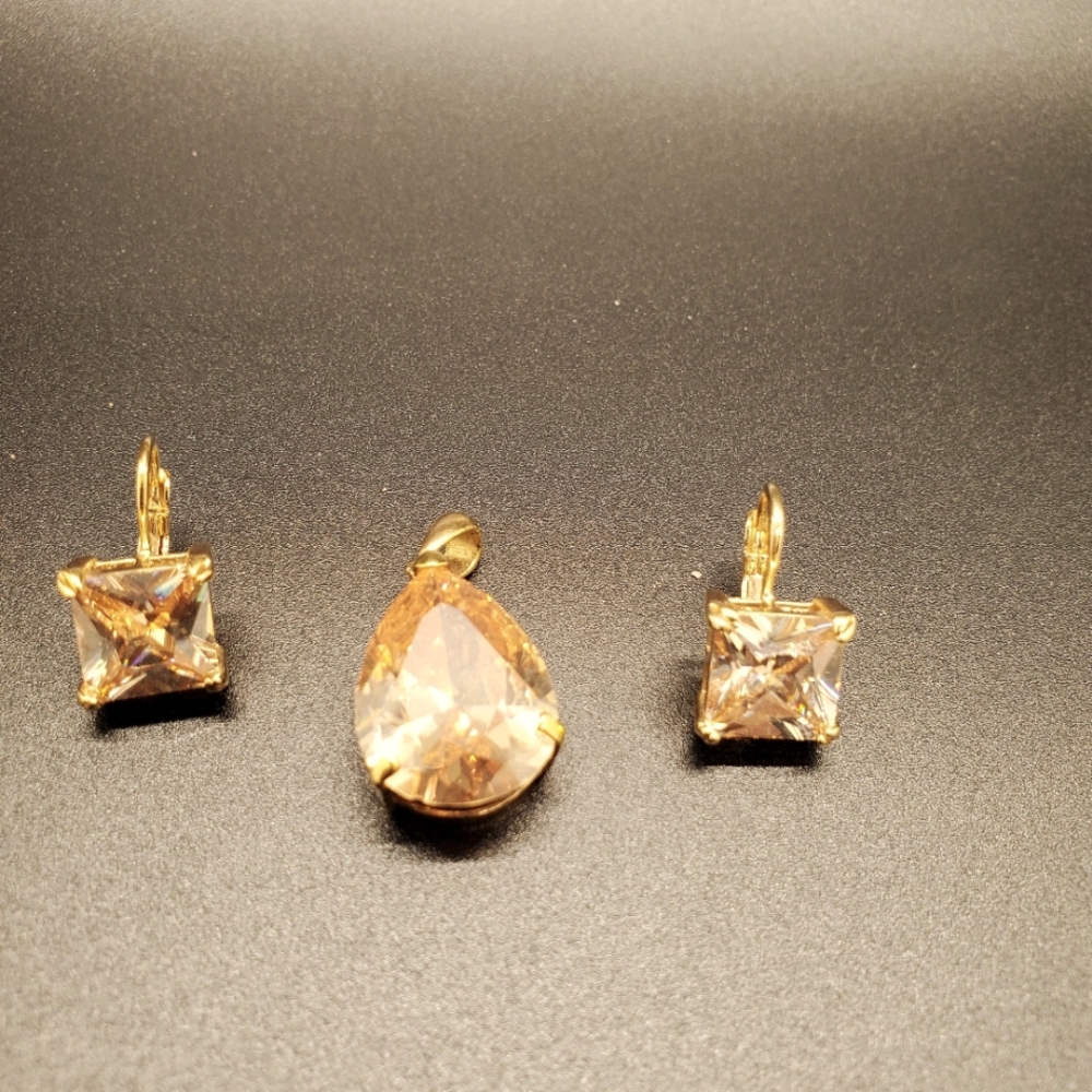 Set earnings and pendant